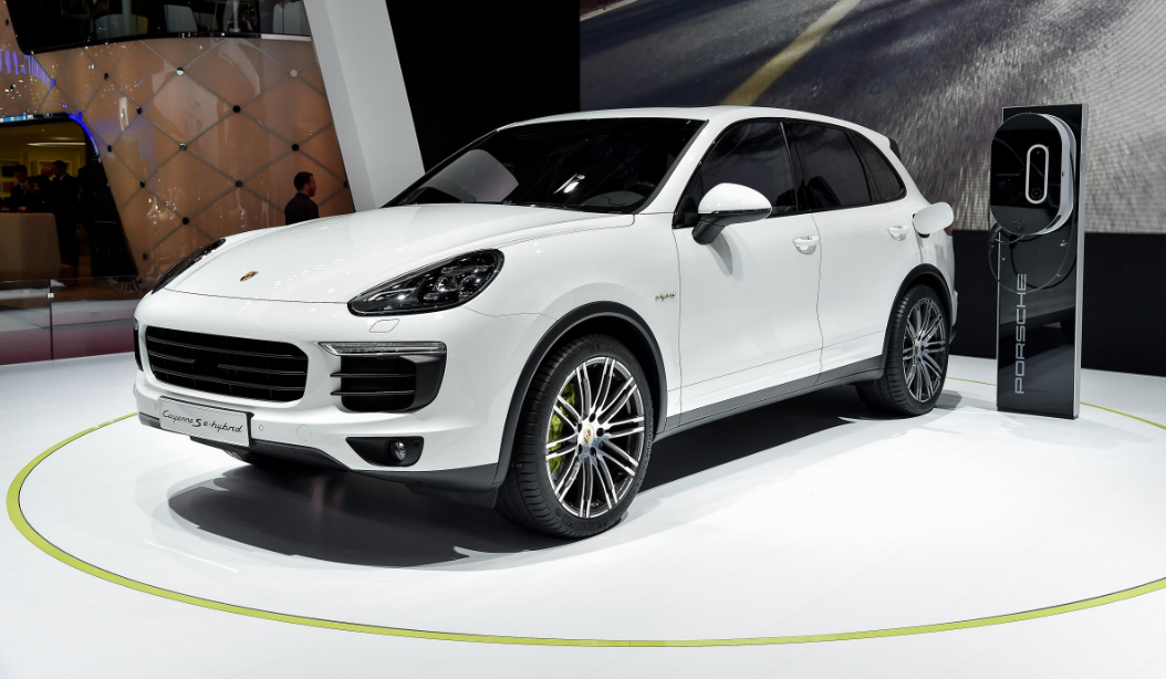 Economía & Negocios Auto más costoso de la Expo cotiza a G. 909 millones
