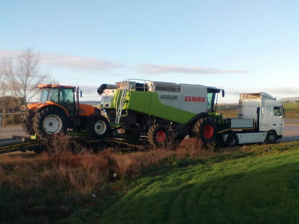 Cierre de rutas afecta la entrega de maquinarias agrícolas y vehículos.