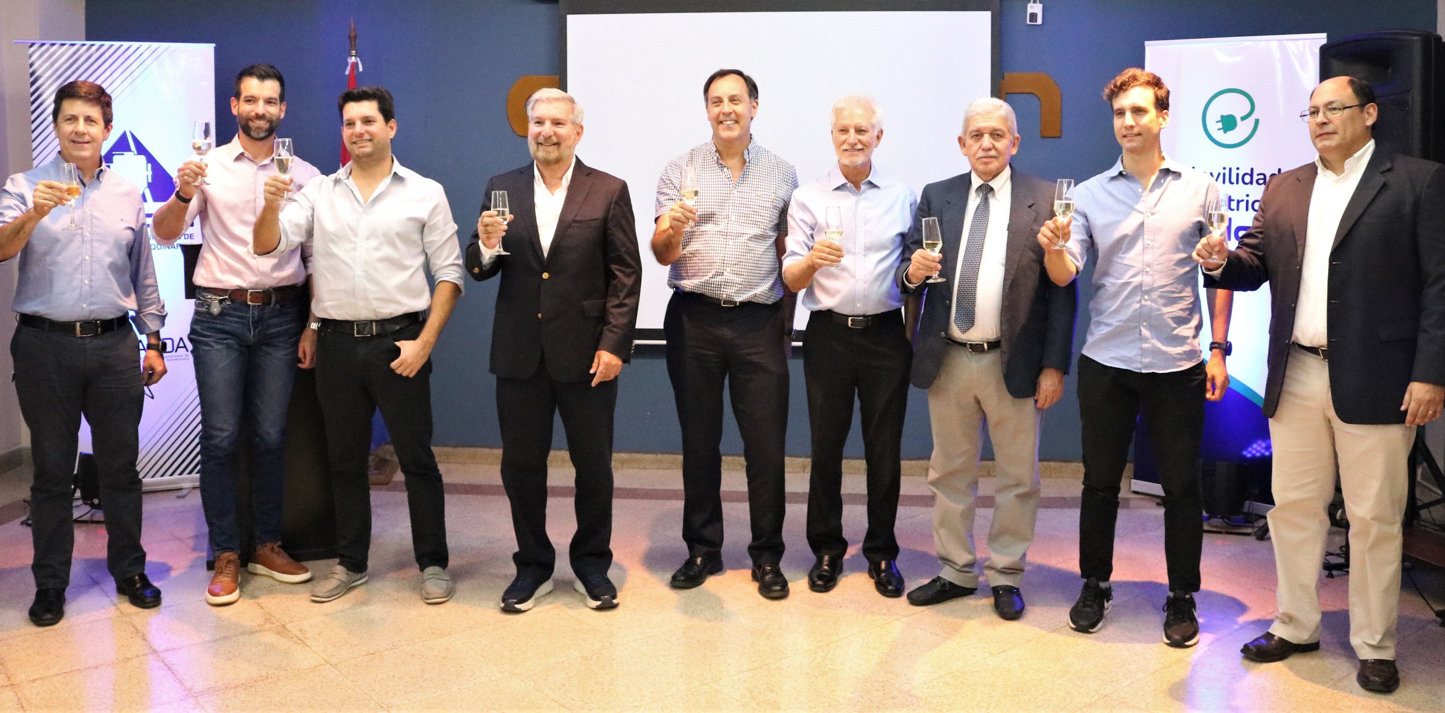 CADAM y socios realizan brindis por fin de año