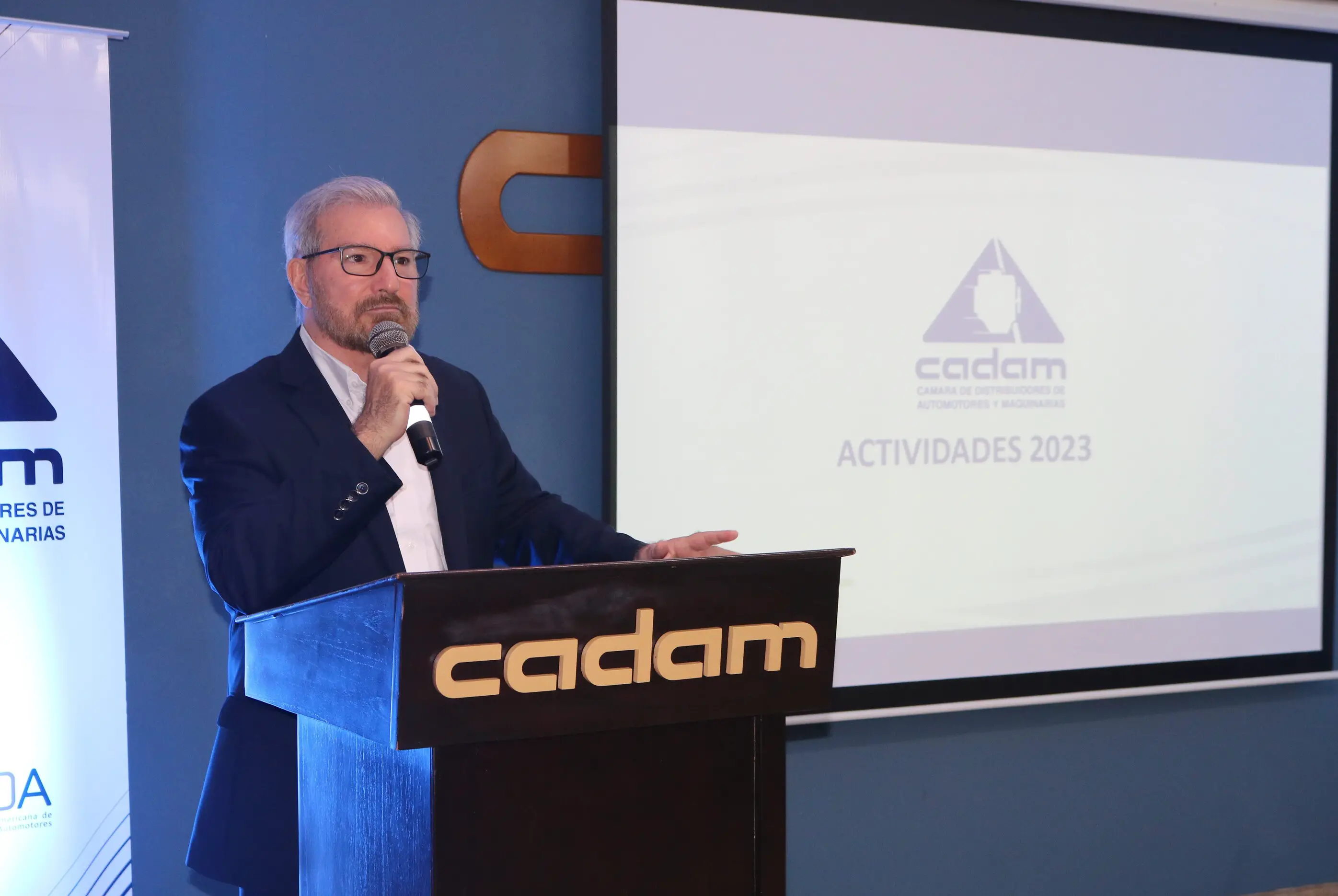 CADAM y socios realizan brindis por fin de año